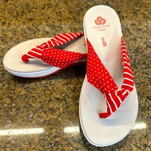 Clark’s Cloudsteppers Sandals Red Size 7